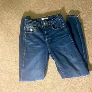 Good American lightly distressed jeans size 26/2